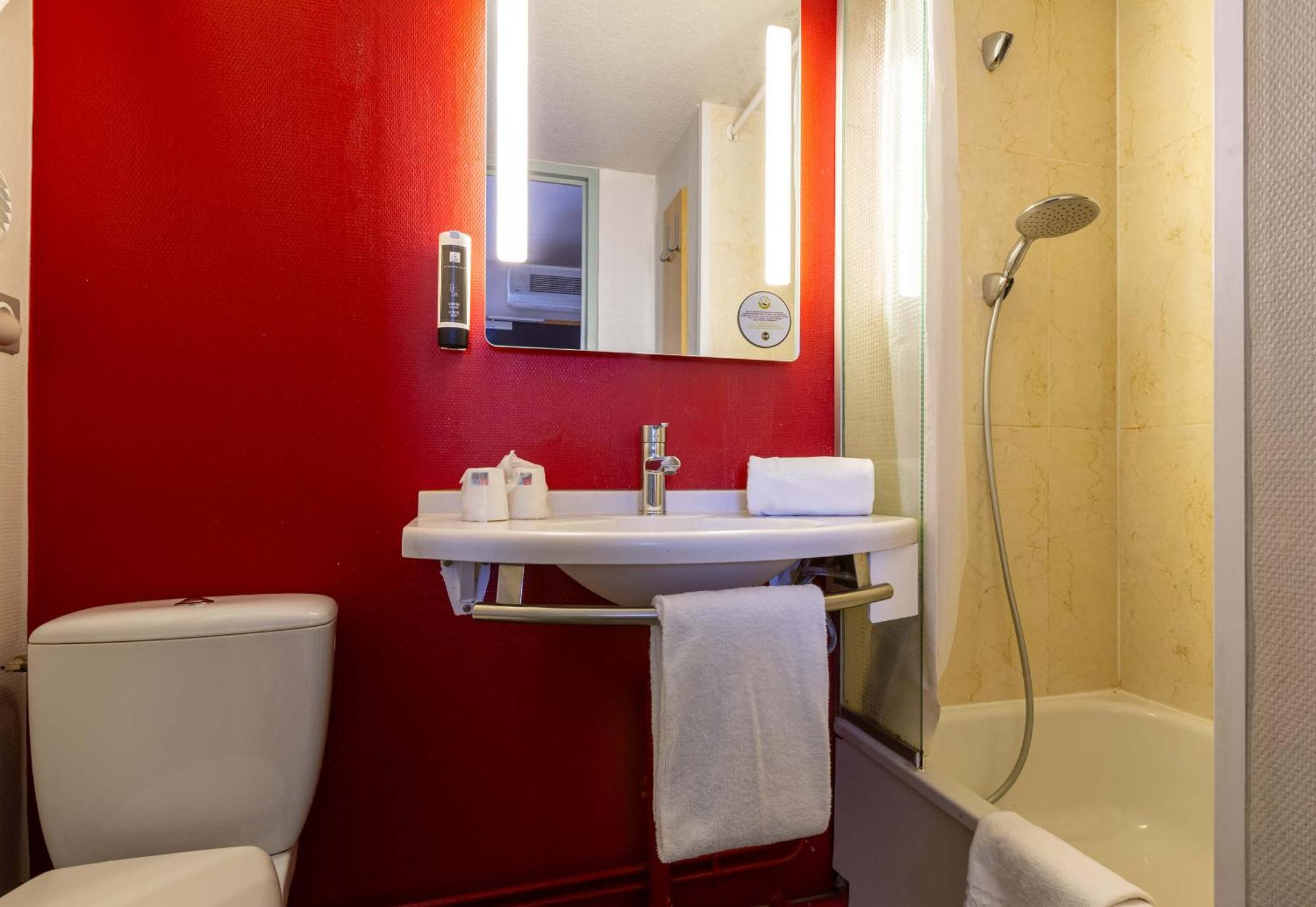 B&B Hotel Chartres Le Forum Le Coudray Exterior photo